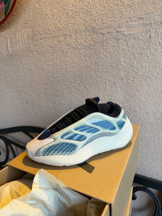 Yeezy Other - Yeezy 700 V3 With Shoe Box